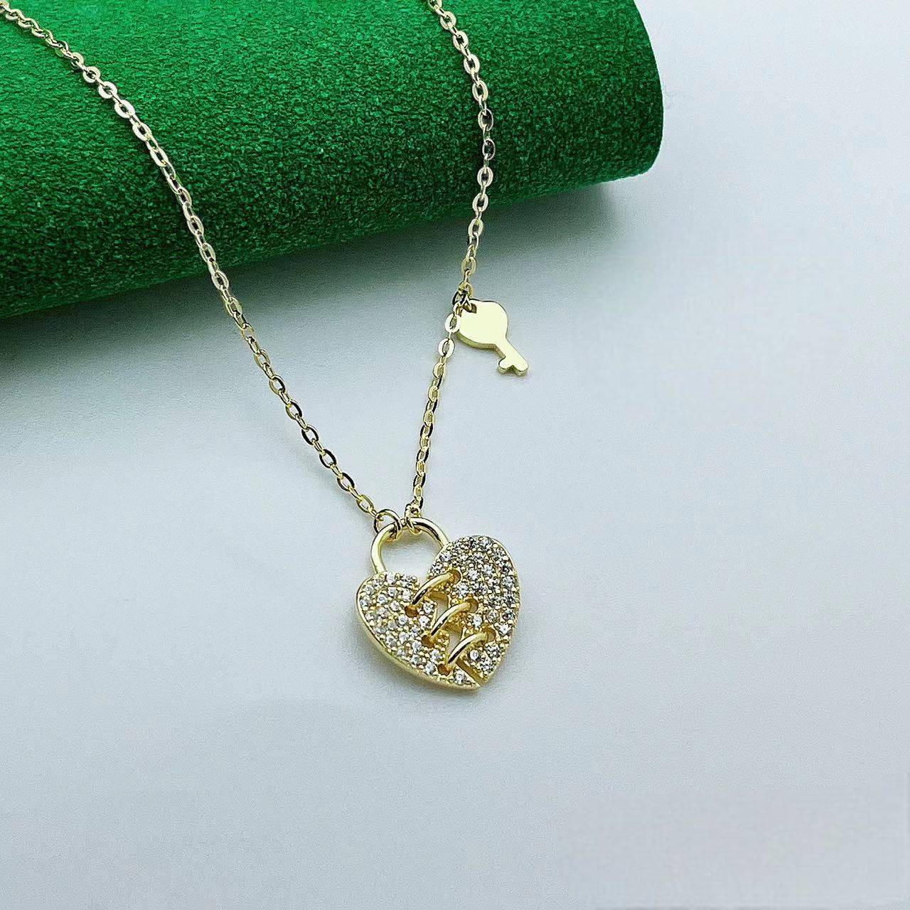 Hermoso Collar En Plata 925 Bañada En Oro De 18k Con Diseño De Dije En Forma De Corazón 1454